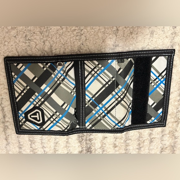 Y2K Tracker Wallet - Picture 4 of 6